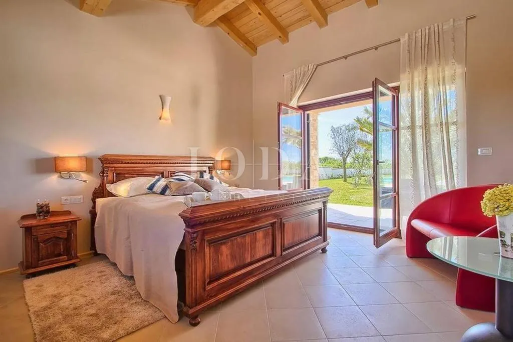 svetvinčenat, okolica, prekrasna villa sa bazenom - slika 39