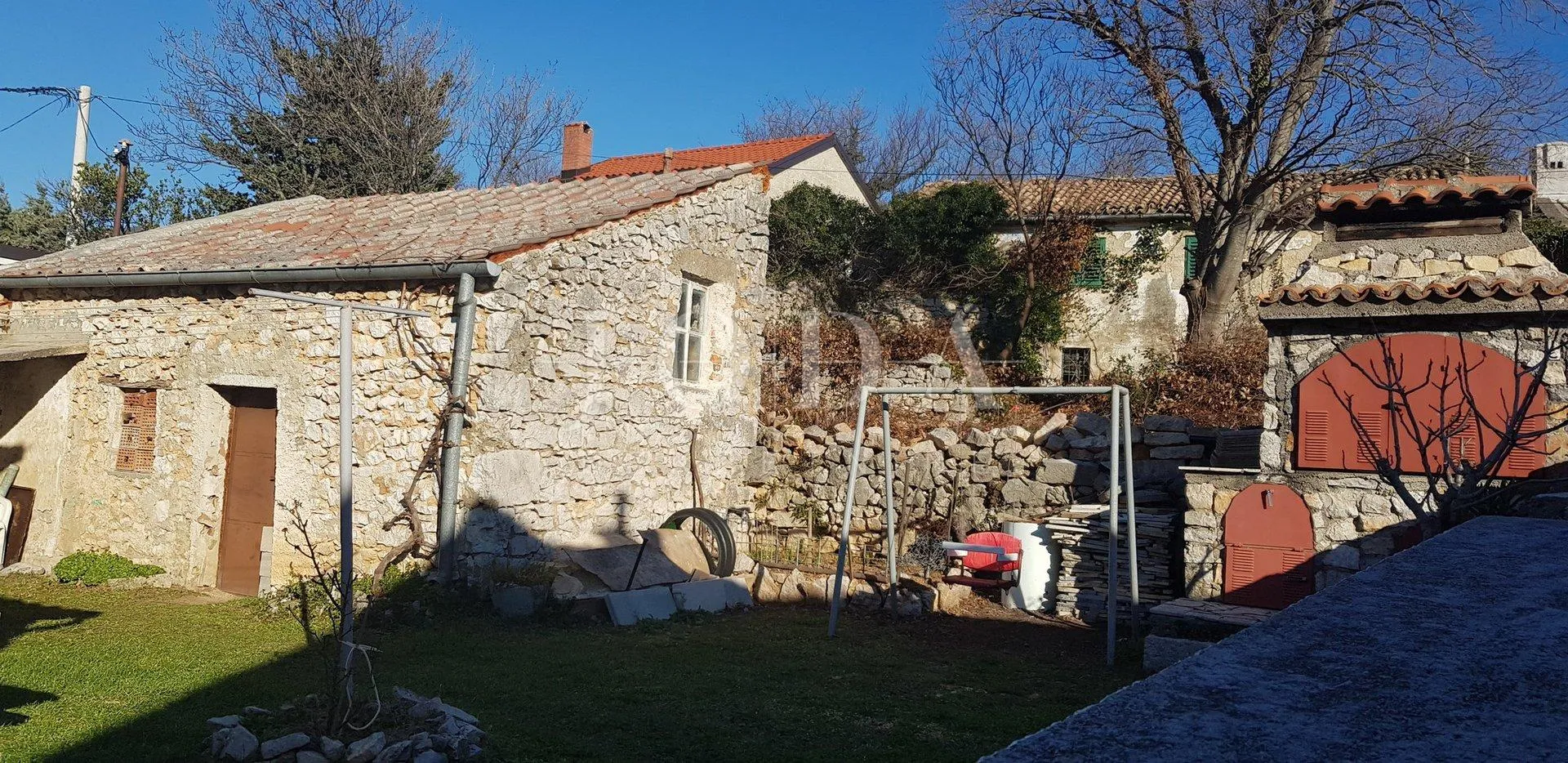 jadranovo kuća sa tri stana - slika 9
