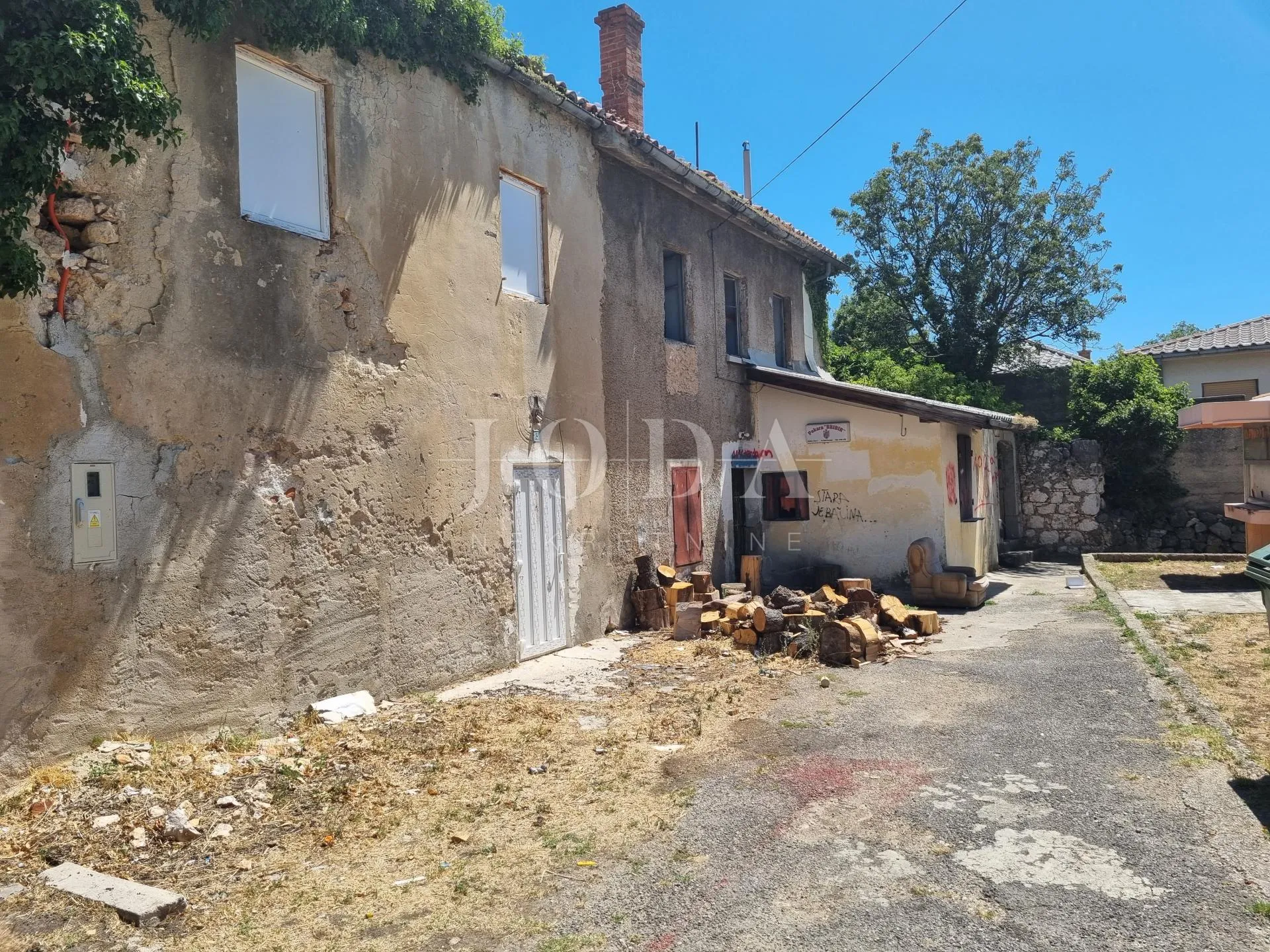 bribir, starina u centru mjesta! - slika 4