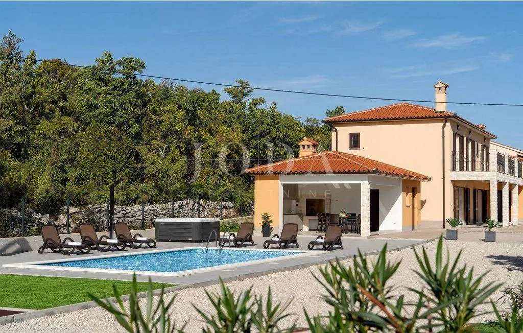 labin, okolica, villa za odmor sa bazenom i jaccuzijem na jedinstvenoj lokaciji - slika 2