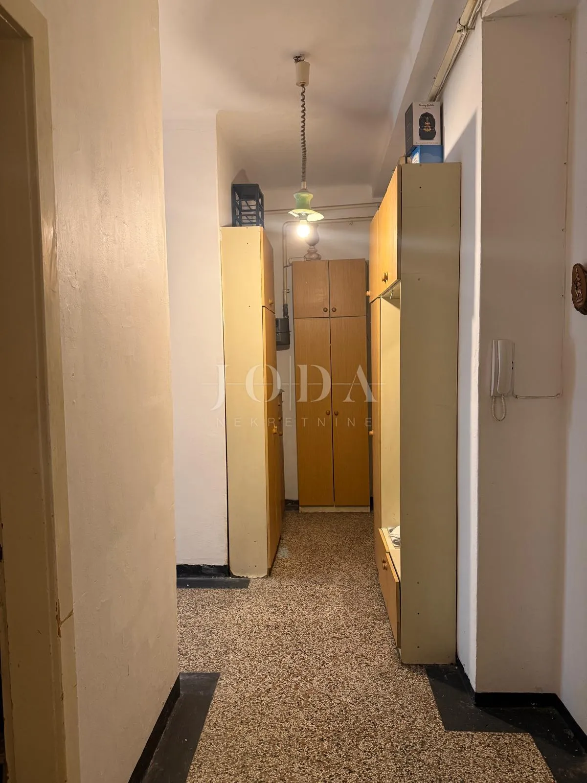 dvosobni stan 62 m² – stari grad rijeka, balkon i pogled, par minuta od korza - slika 9