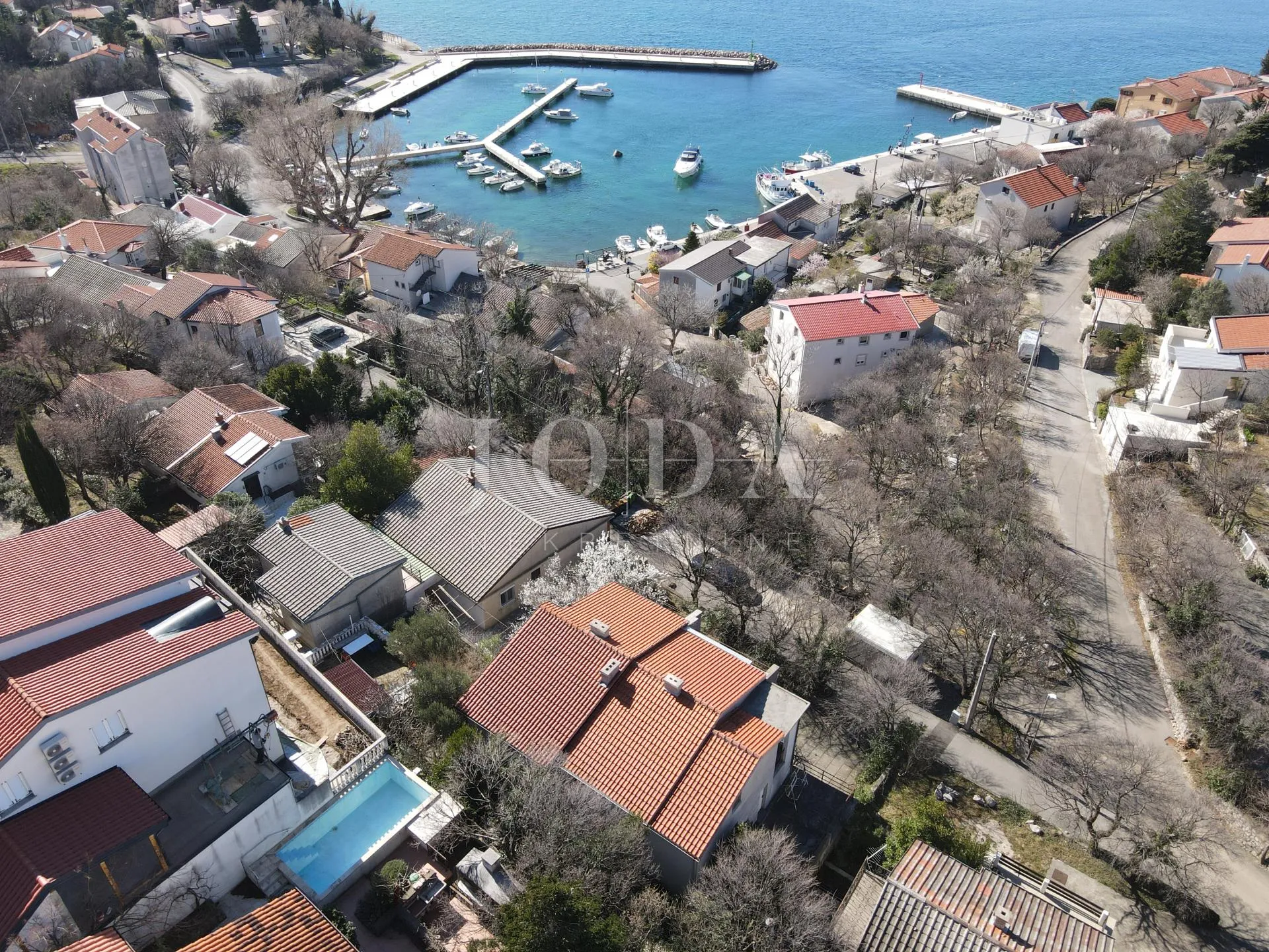 kuća sa 100m od mora sa 6 stambenih jedinica - slika 17