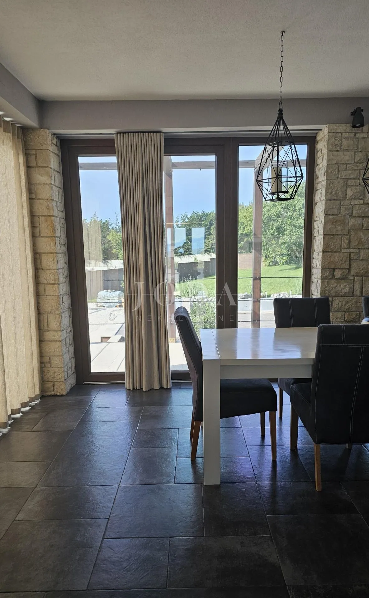 prekrasna villa sa bazenom i prostranom okućnicom,barban okolica - slika 5