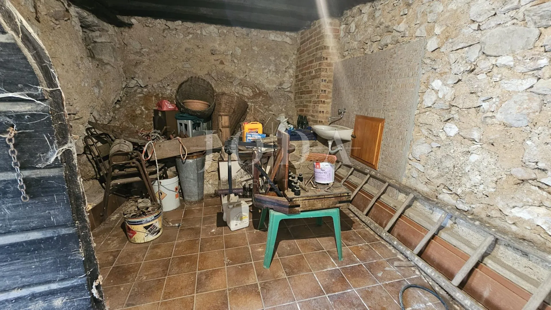 tribalj kuća - slika 25
