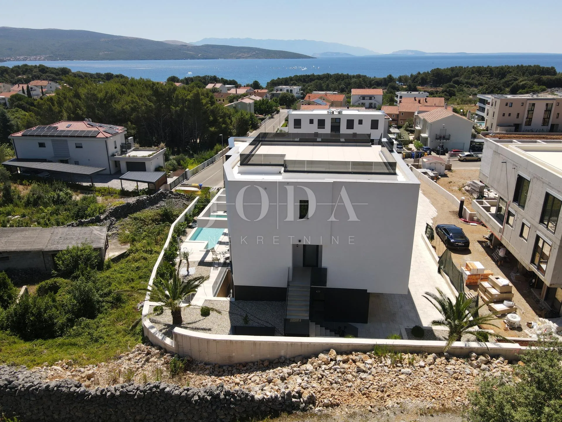 otok krk stan u novogradnji sa bazenom konobom i okućnicom - slika 11