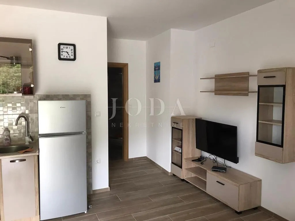 lukovo kuća sa 4 apartmana - slika 10