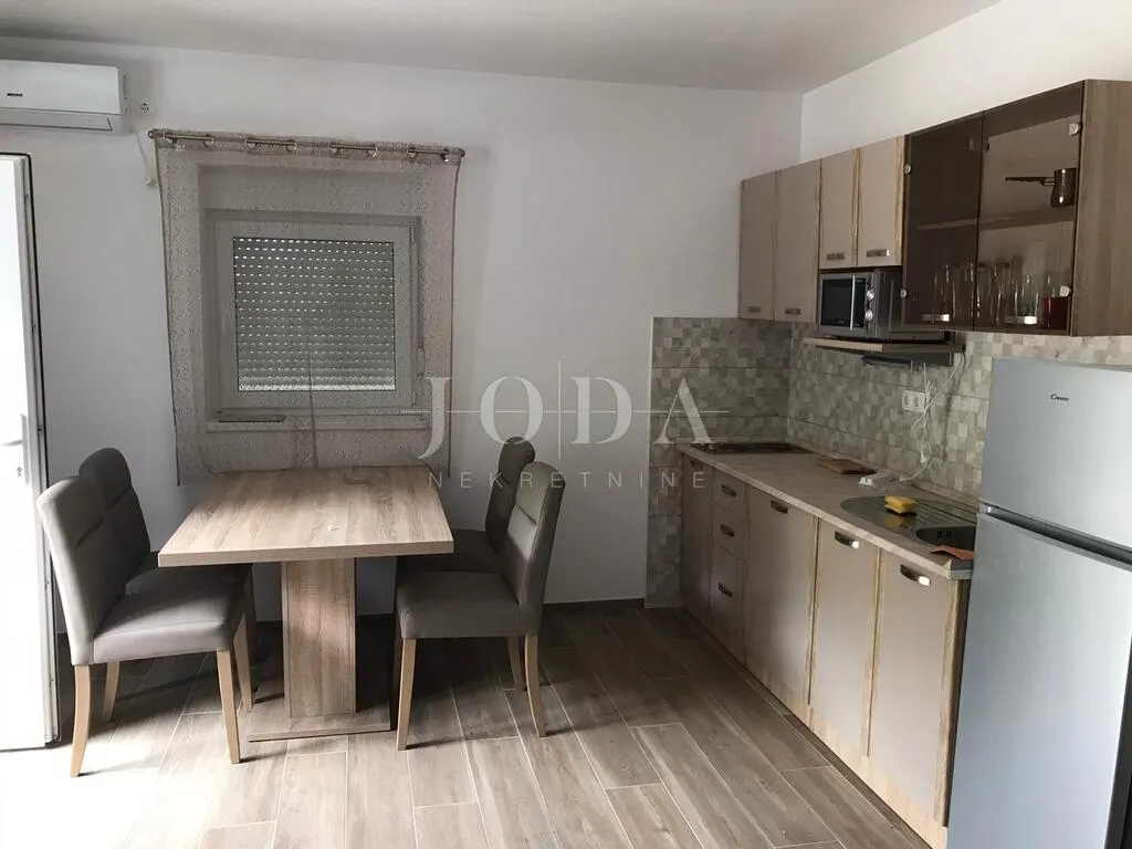 lukovo kuća sa 4 apartmana - slika 9