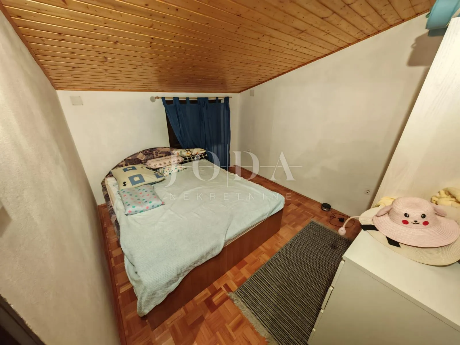 kuća sa 100m od mora sa 6 stambenih jedinica - slika 36
