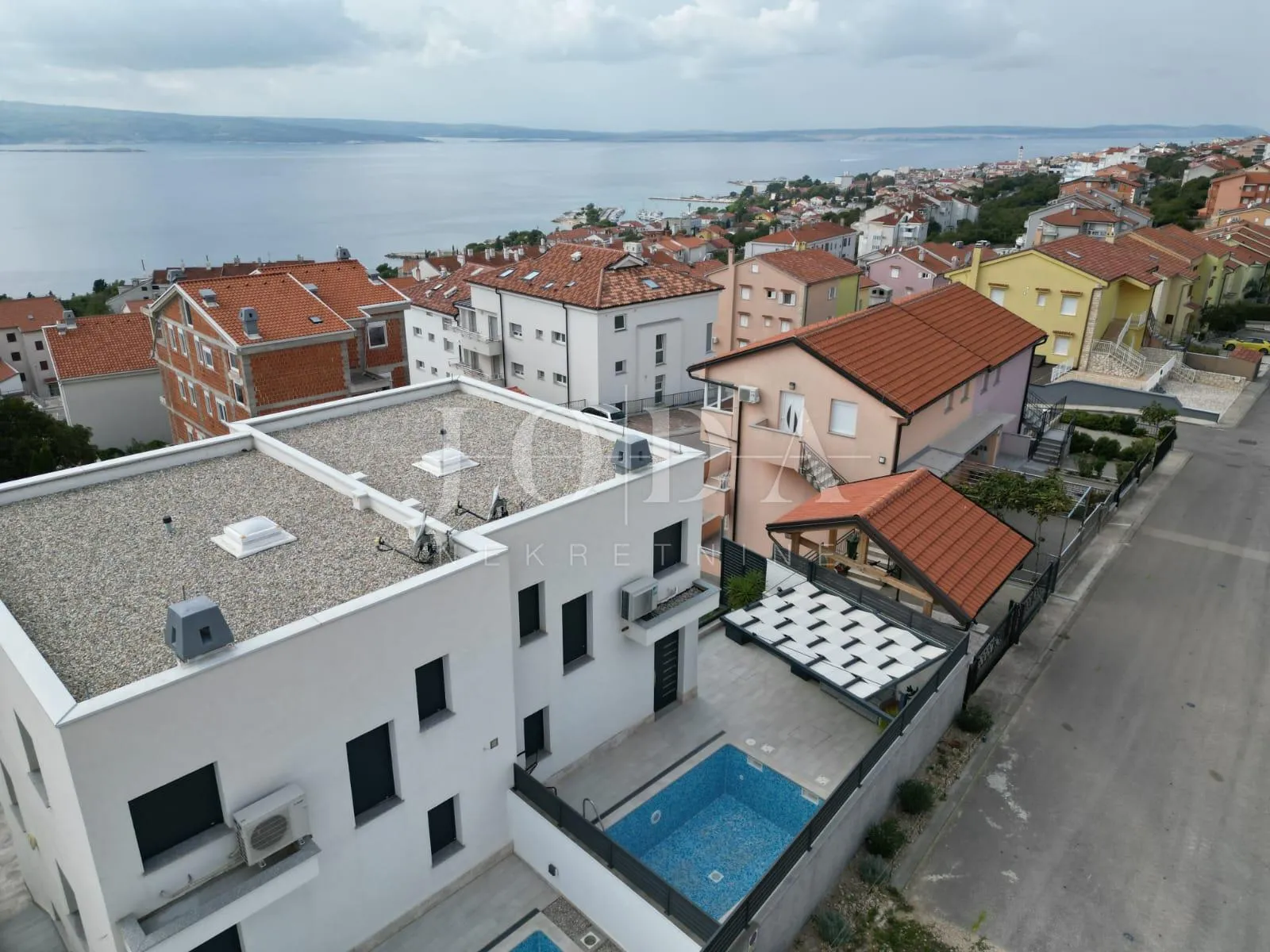 crikvenica dvojna kuća sa bazenom - slika 9