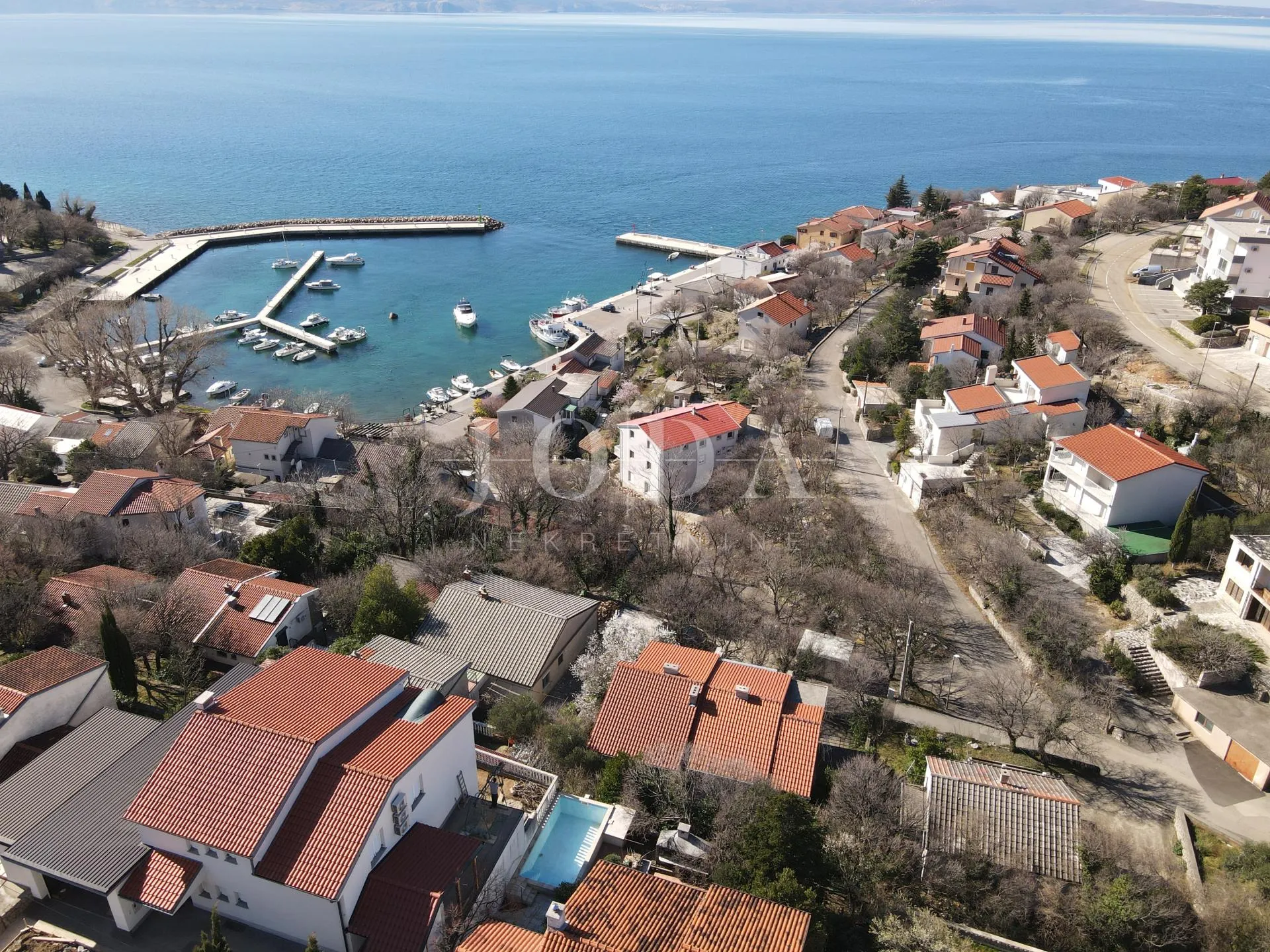 kuća sa 100m od mora sa 6 stambenih jedinica - slika 13
