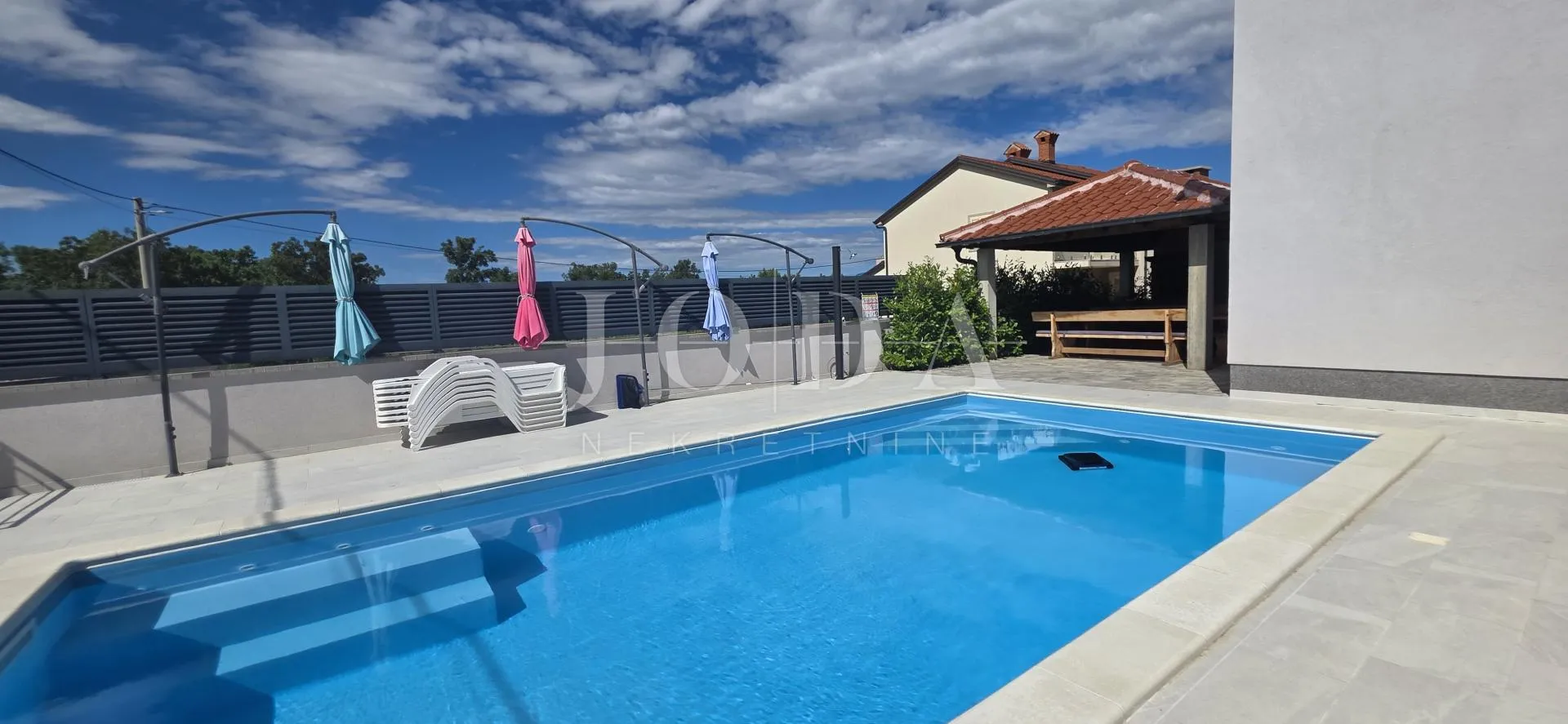 ekskluzivna vila vrhunskog dizajna s privatnim bazenom i mediteranskim ugođajem – kraljevica - slika 3