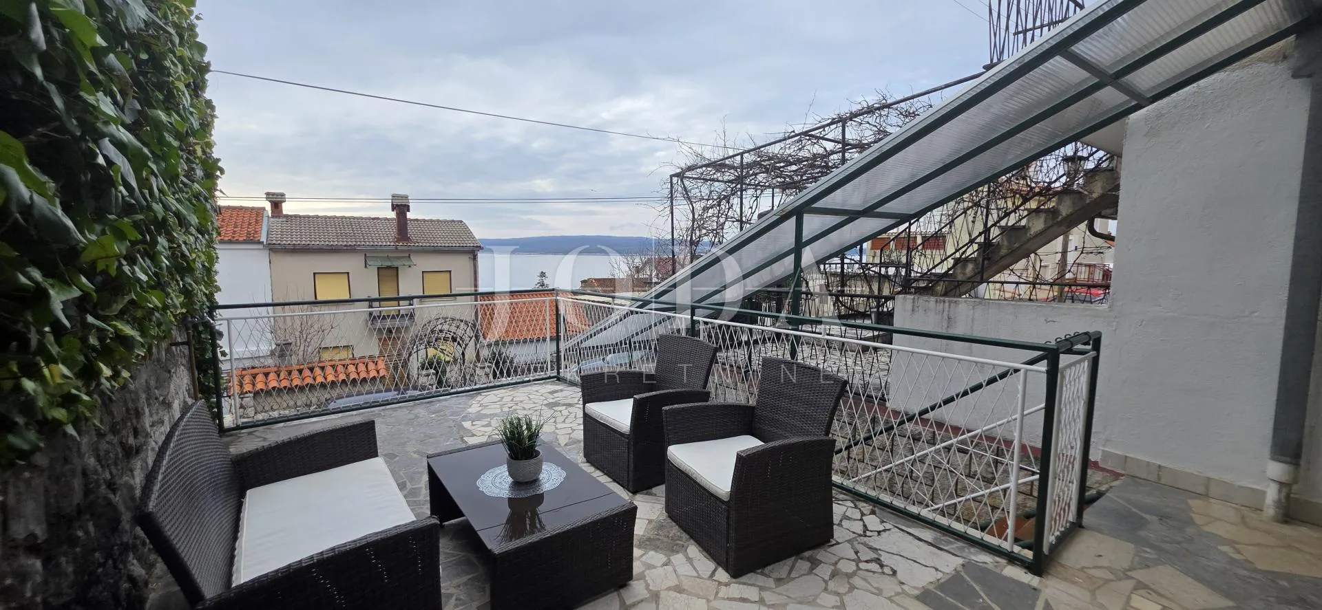 kuća s terasom i pogledom na more | selce, blizu plaže – prodaja - slika 3