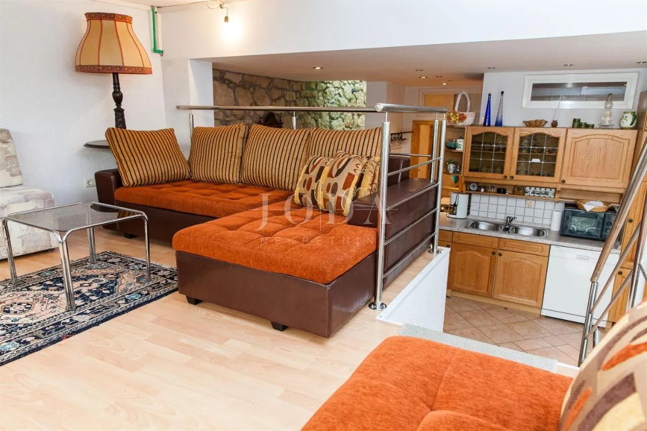crikvenica, dvije kuće sa osam apartmana - slika 6