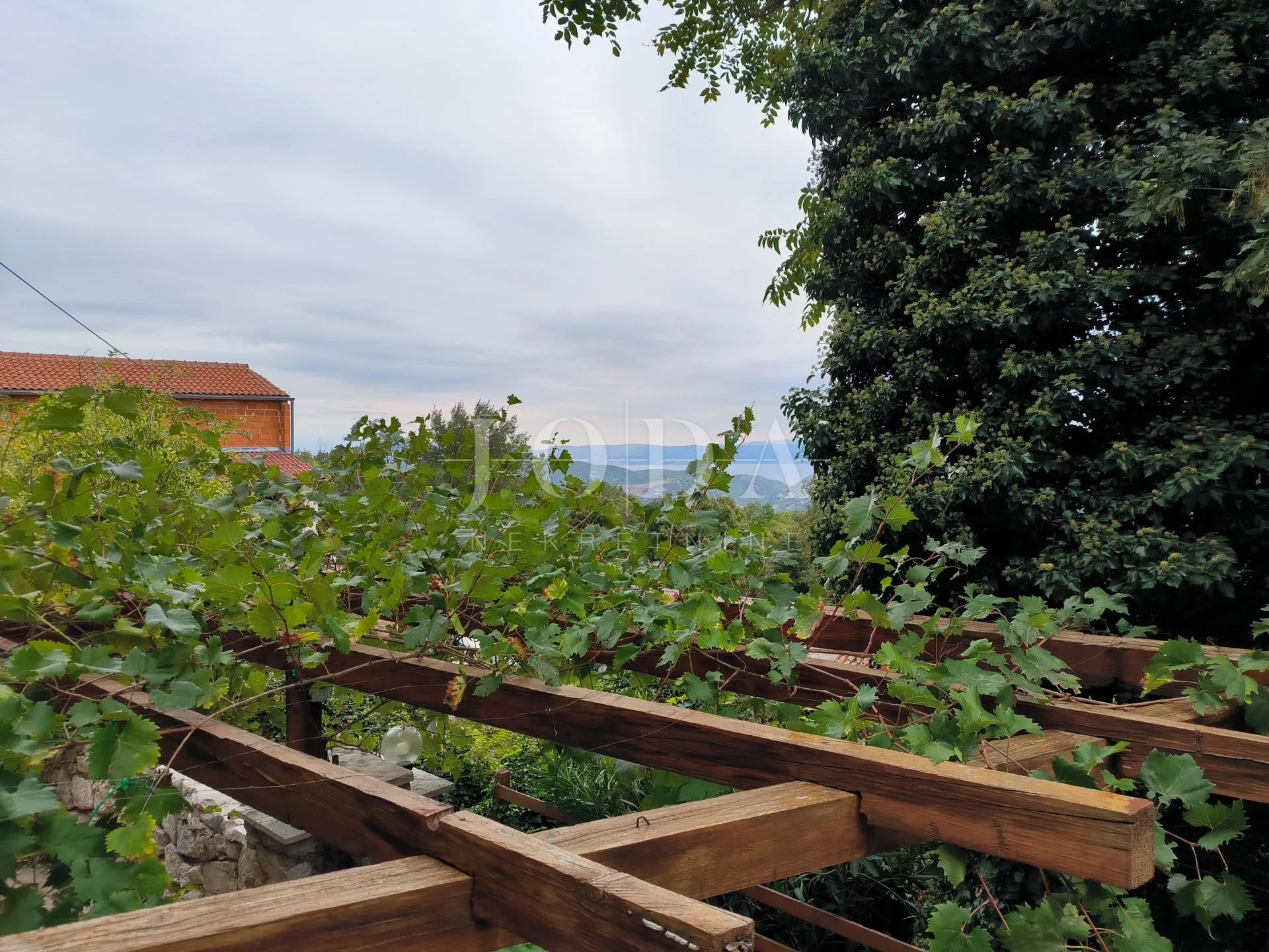 kuća sa dva adaptirana apartmana - slika 18