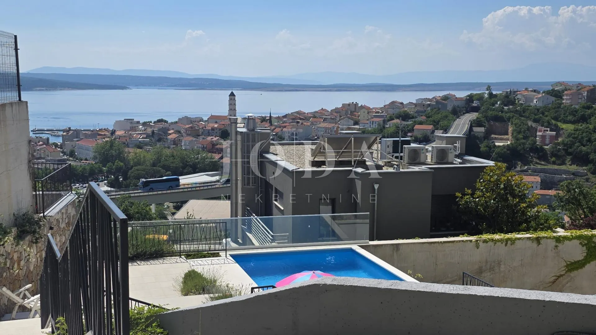 crikvenica – stan sa okućnicom ,garažnim mjestom i bazenom - slika 3