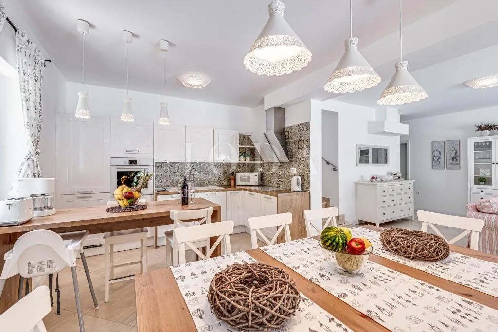labin, okolica, šarmantna istarska villa - slika 14