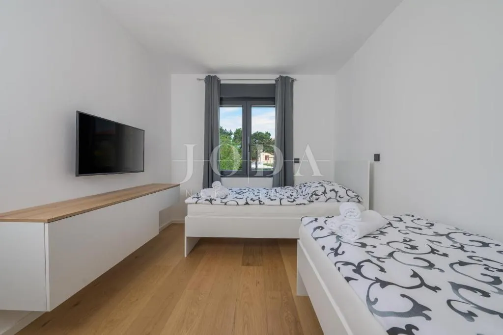 labin, villa sa bazenom na odličnoj lokaciji - slika 13