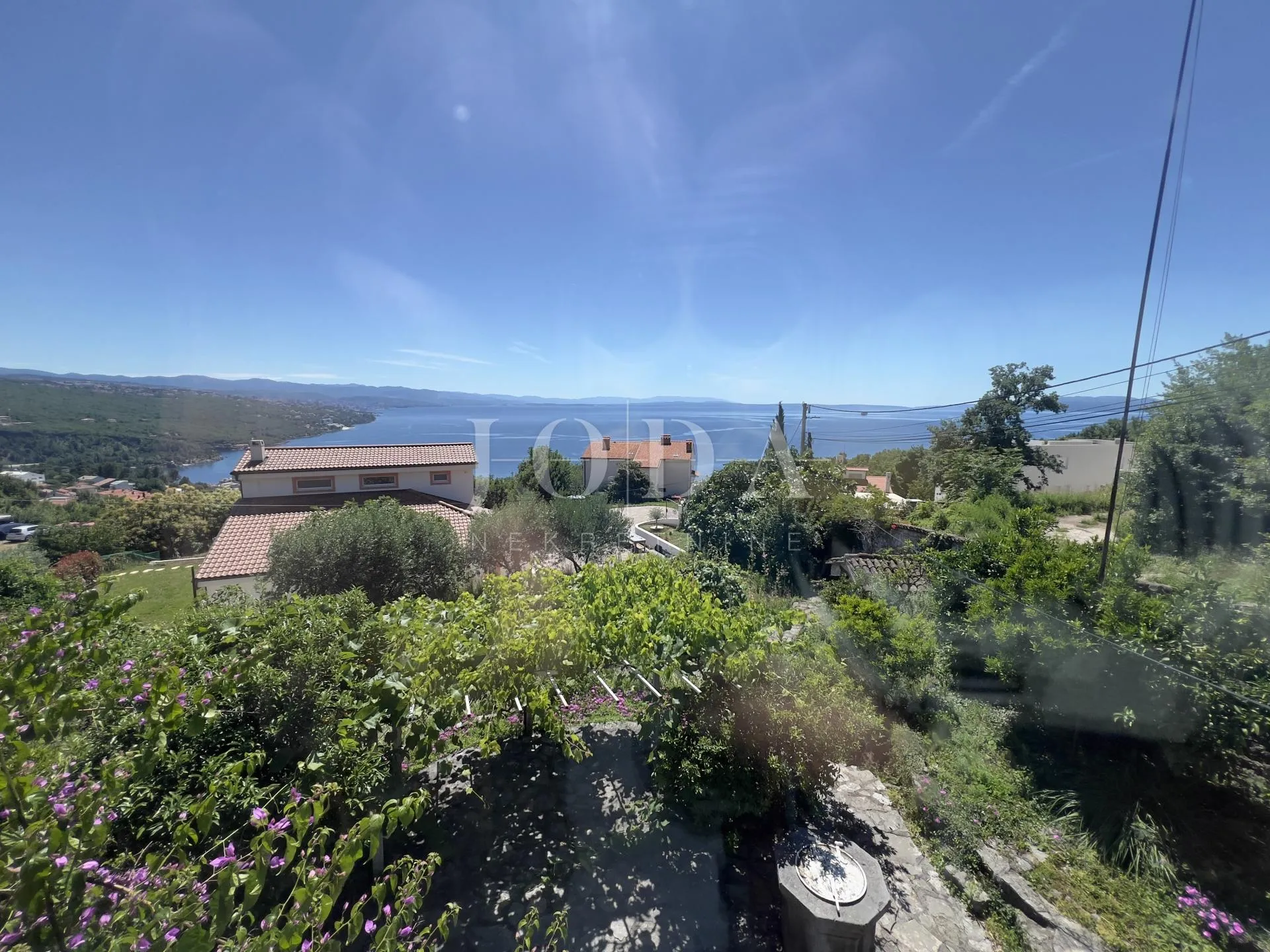 obiteljska kuća sa velikom okućnicom i pogledom na kvarner - slika 51