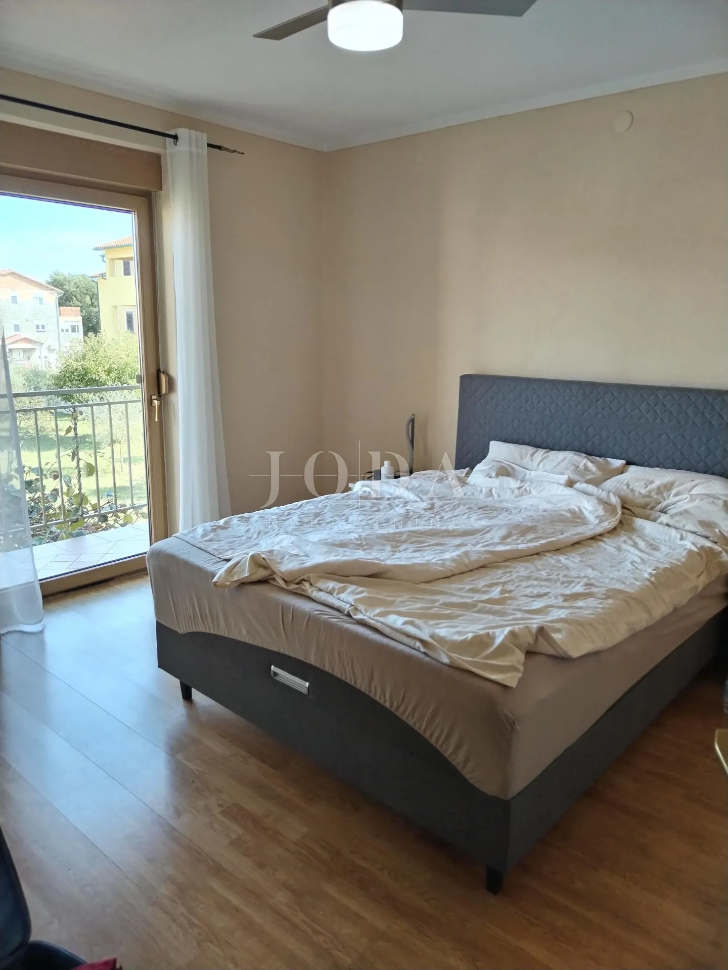 labin, okolica, kuća s dva stana i poslovnim prostorom - slika 18