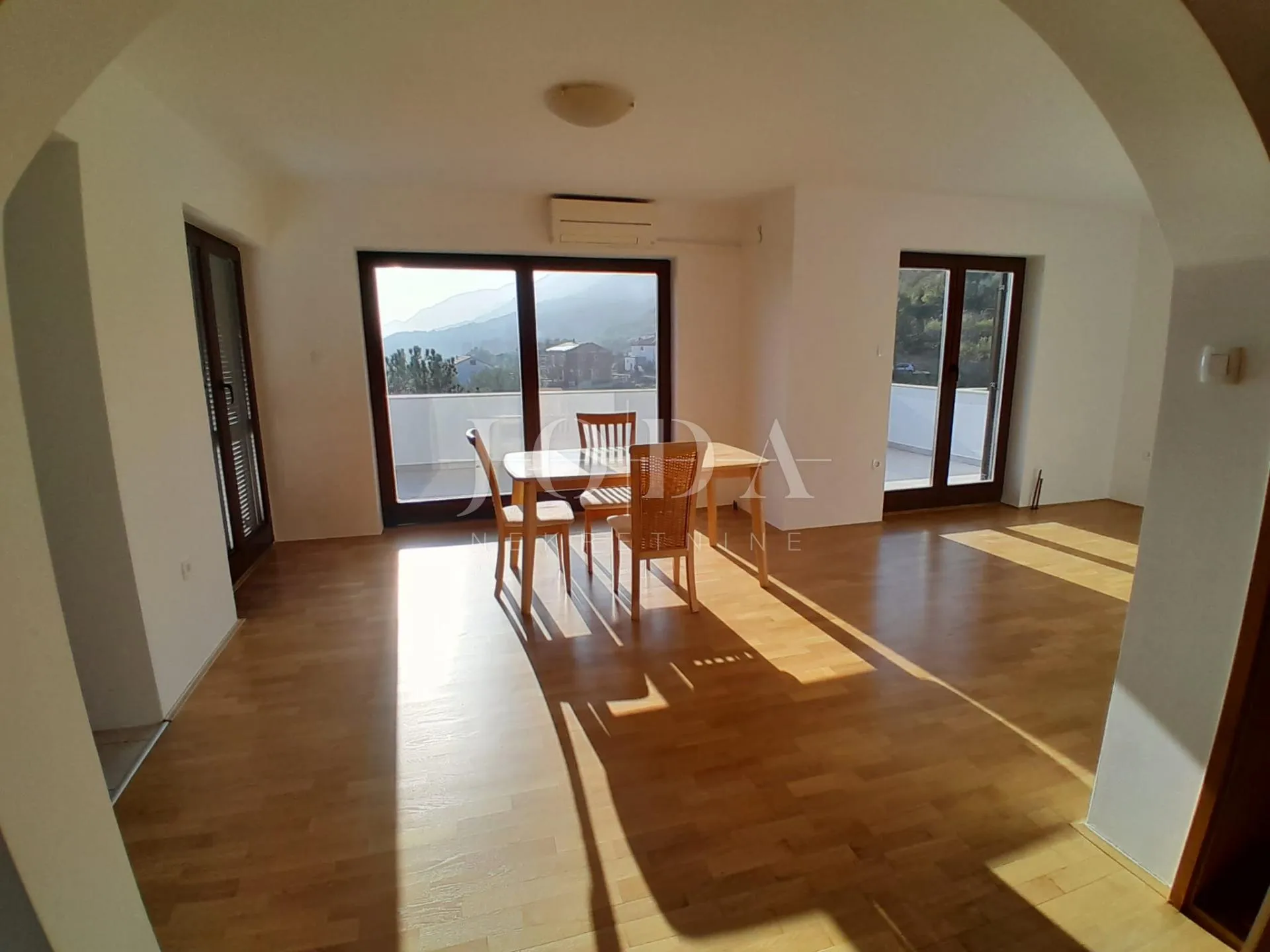 apartman sa bazenom - slika 19