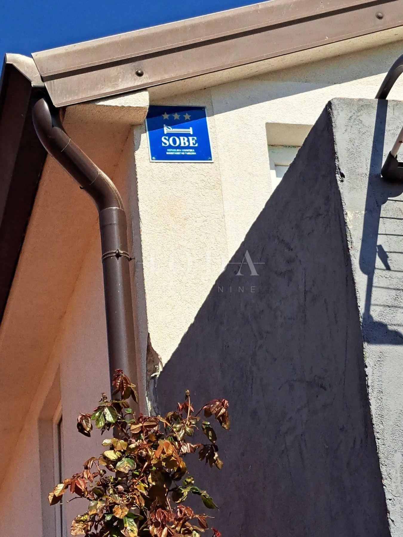 opremljena konoba sa stanom i terasom,brtonigla - slika 12
