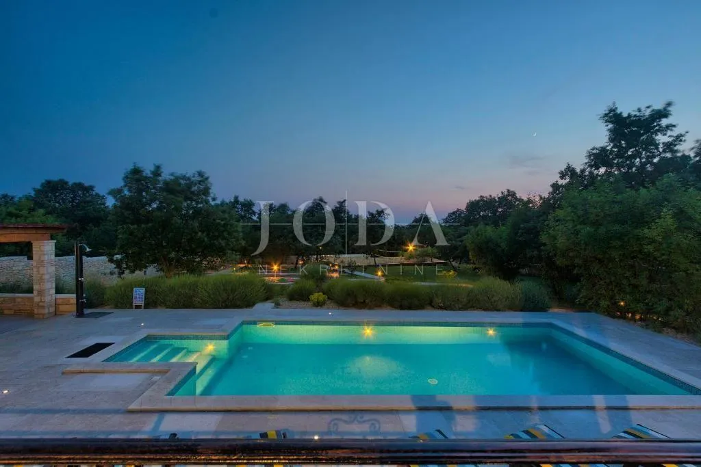 svetvinčenat, okolica, villa sa jacuzzijem i grijanim bazenom - slika 14