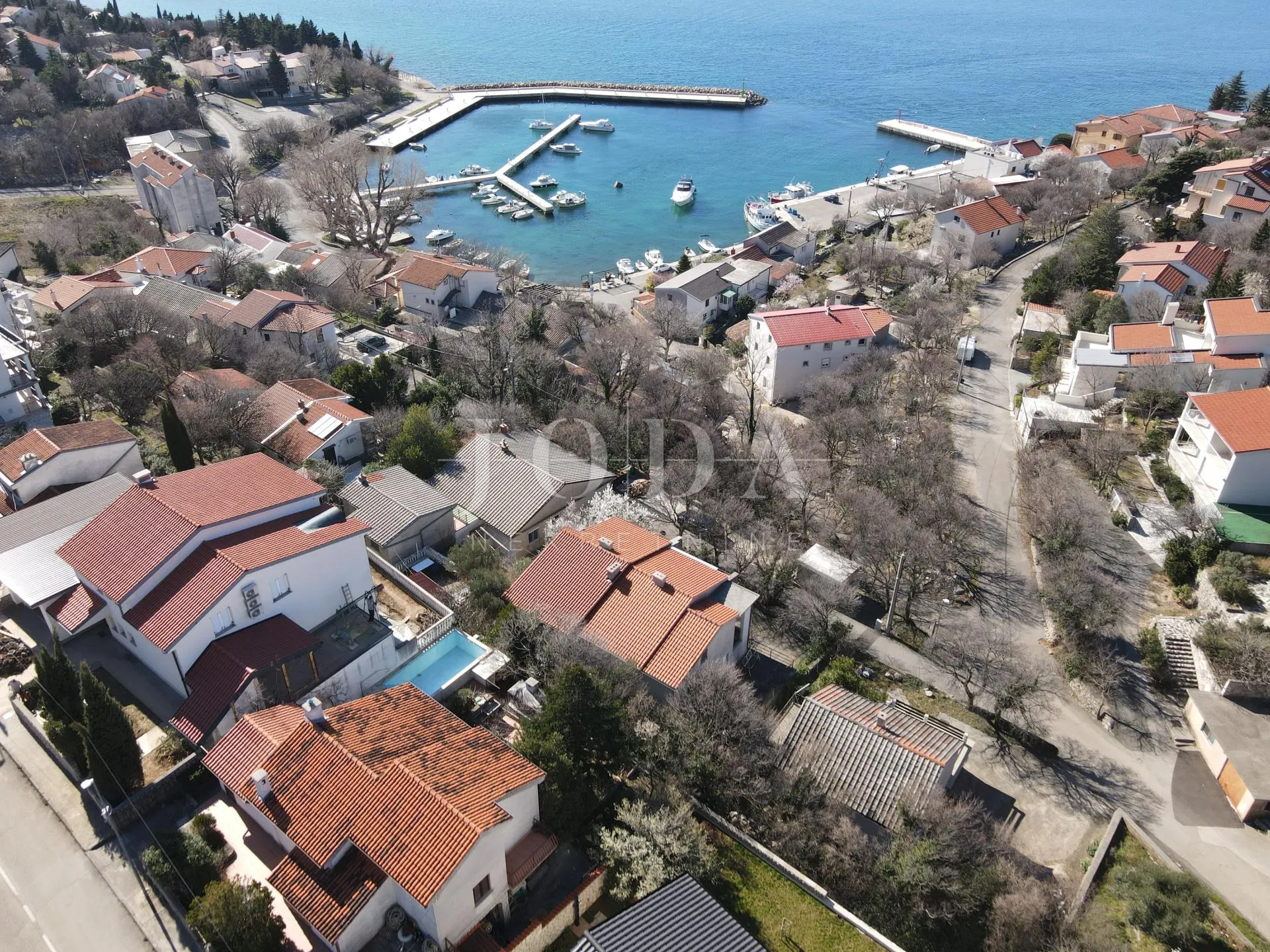kuća sa 100m od mora sa 6 stambenih jedinica - slika 14