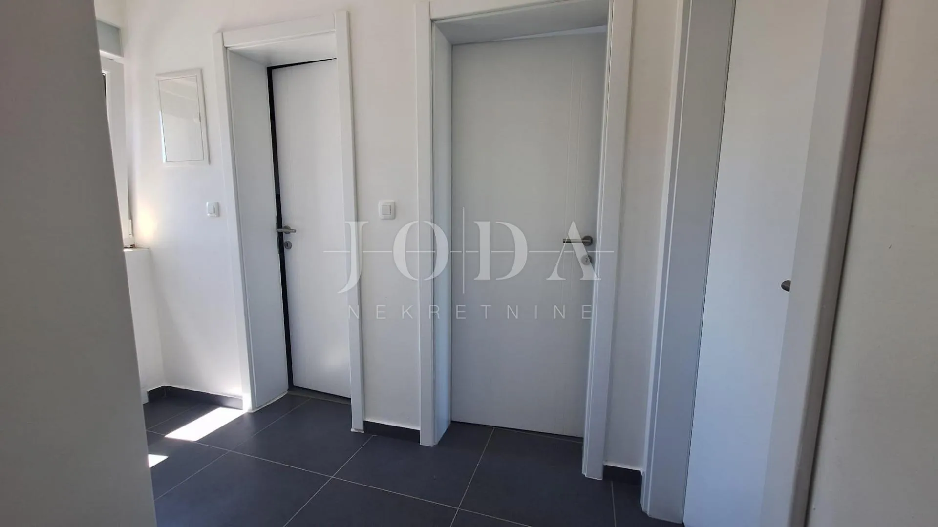 vrbnik - nova kuća s predivnim pogledom - slika 15