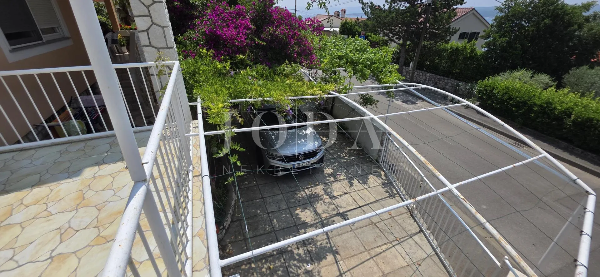 prostrana kuća s 5 apartmana, 100 m od mora – idealna za turizam! - slika 15