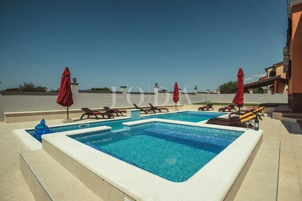 pula, villa sa bazenom i jacuzzijem - slika 6
