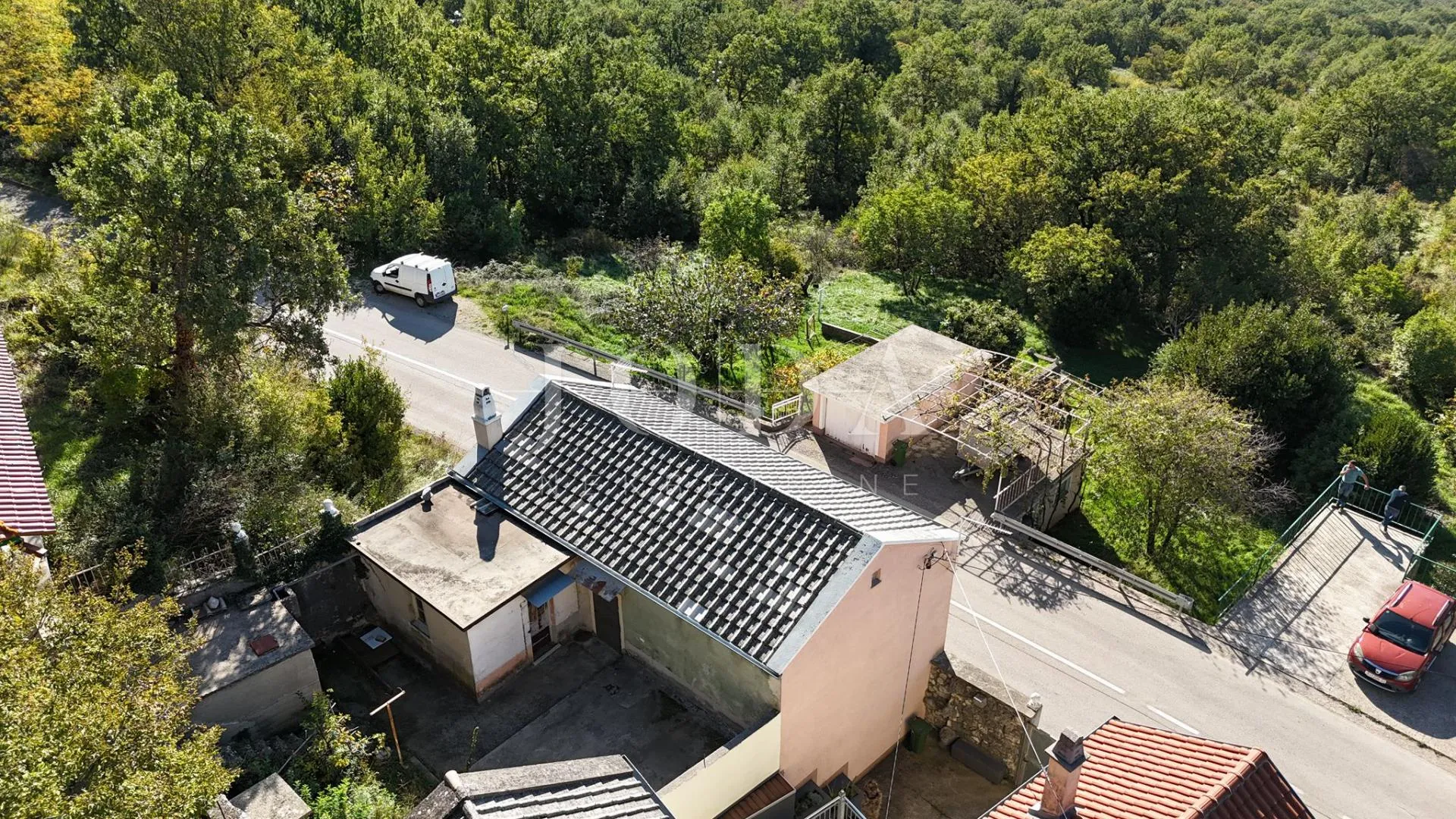 šarmantna kuća s pogledom na more u mirnom zaleđu crikvenice - slika 5