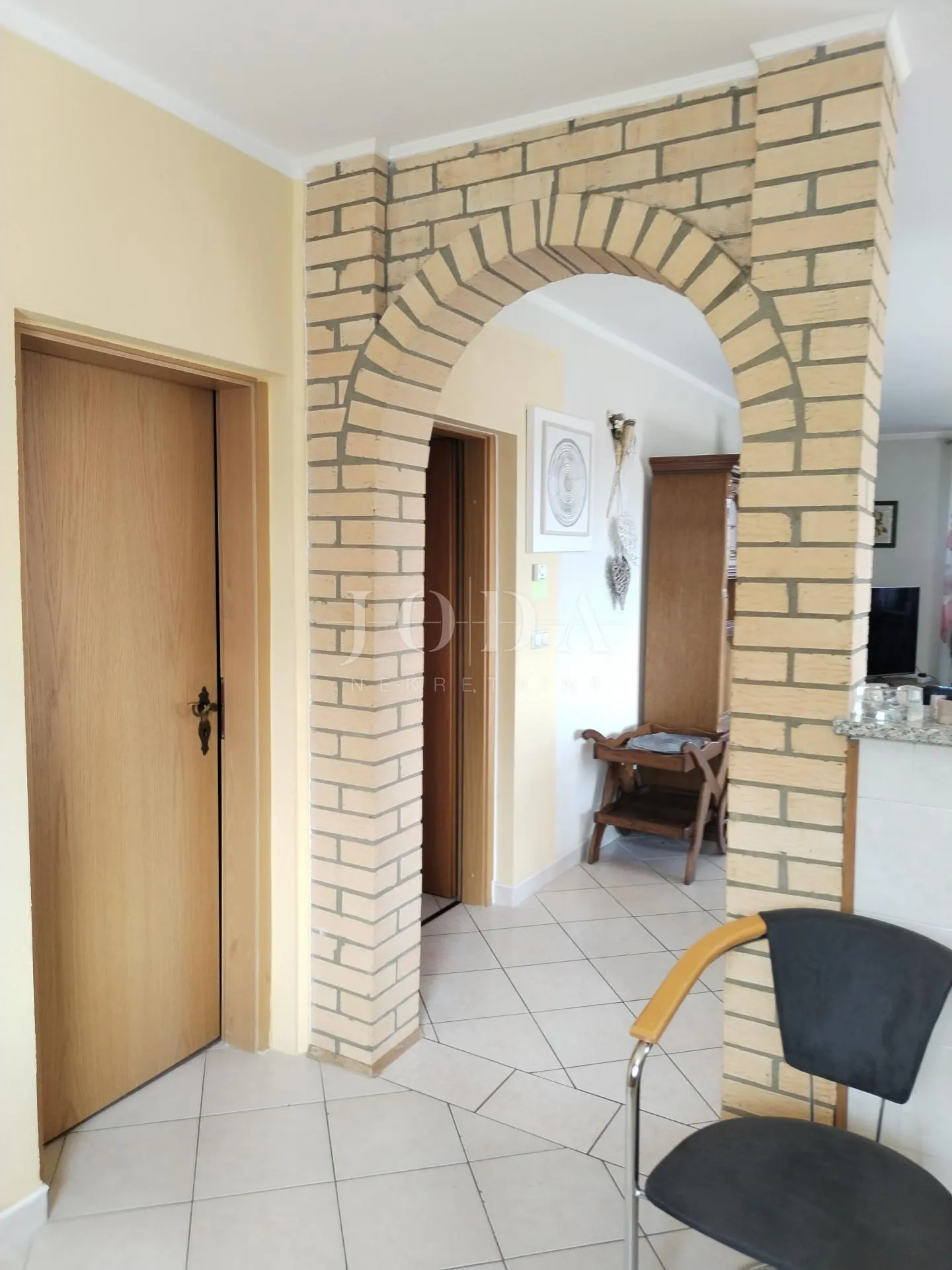 labin, okolica, stan na prvom katu privatnoj kući - slika 9