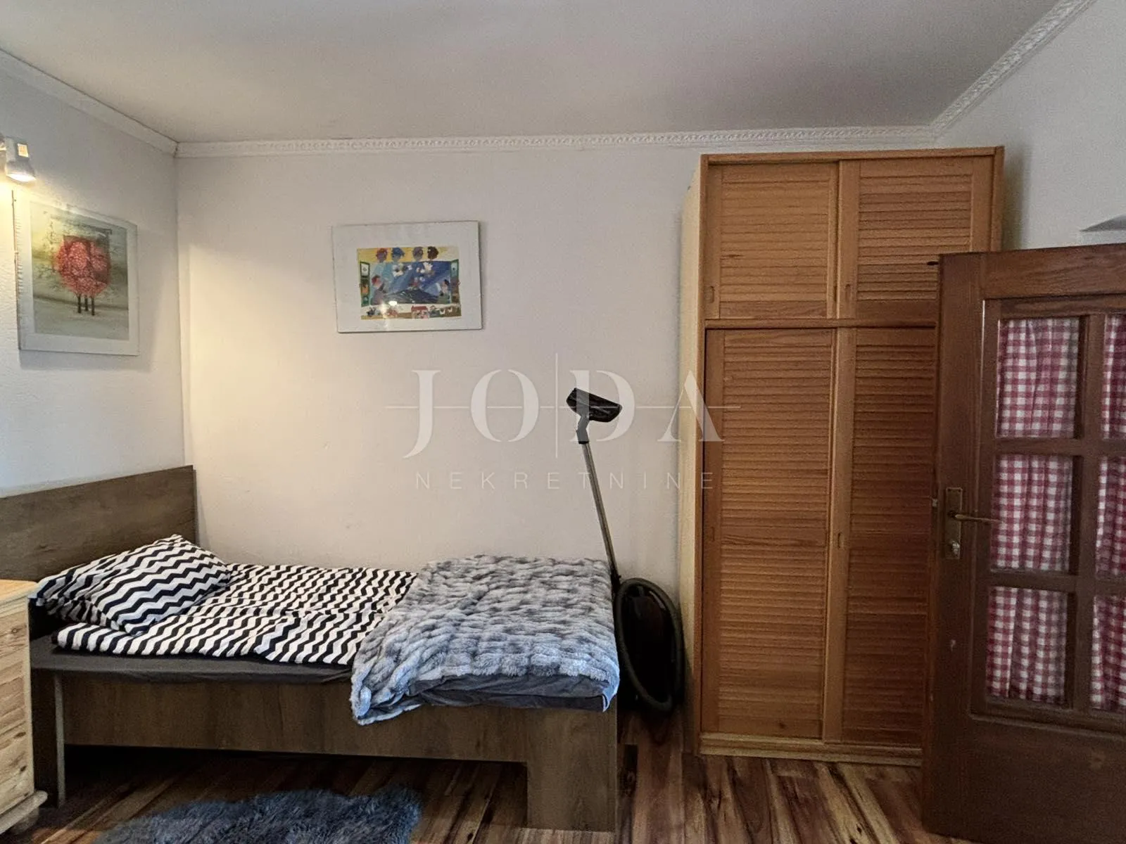 dvoetažni stan u selcu, 100m od centra - slika 10