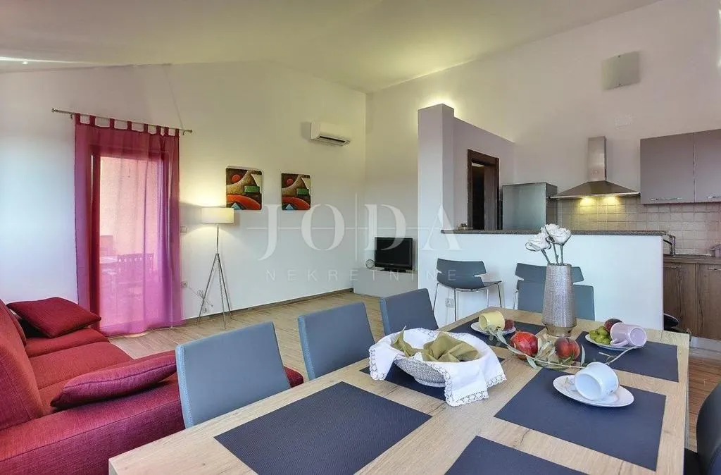 pula, villa sa bazenom i jacuzzijem - slika 18