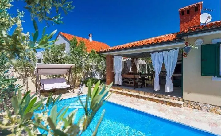 prekrasna vila s grijanim bazenom,saunom i jacuzzijem,rovinj okolica - slika 9