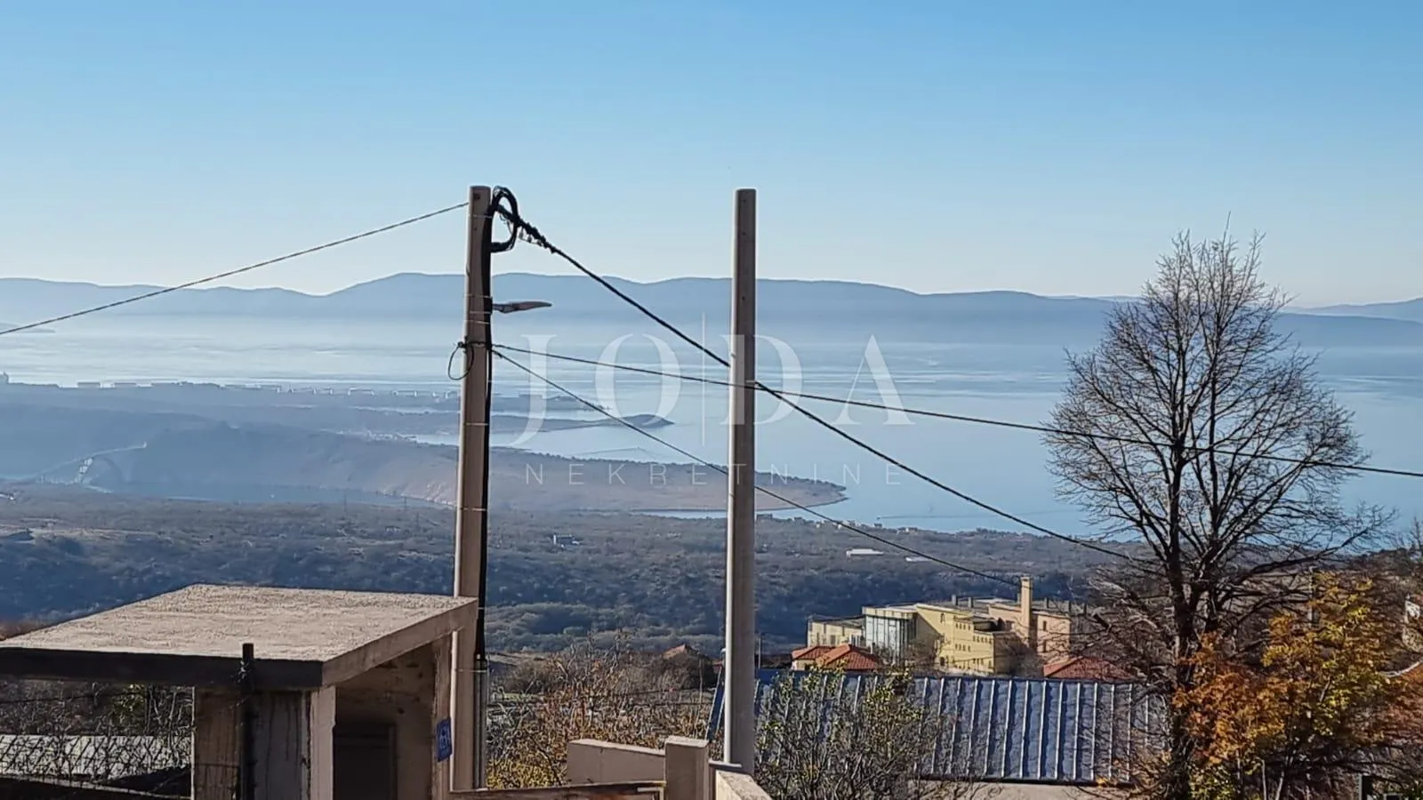 hreljin teren sa panoramskim pogledom - slika 2