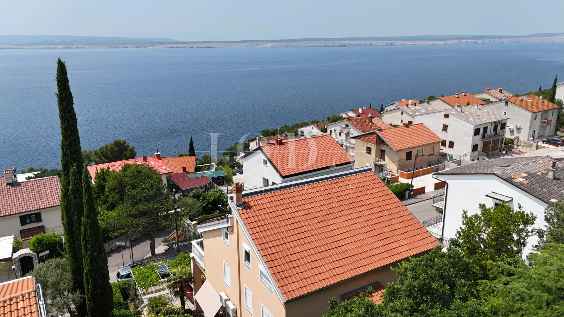 prostrana kuća s 5 apartmana, 100 m od mora – idealna za turizam! - slika 10