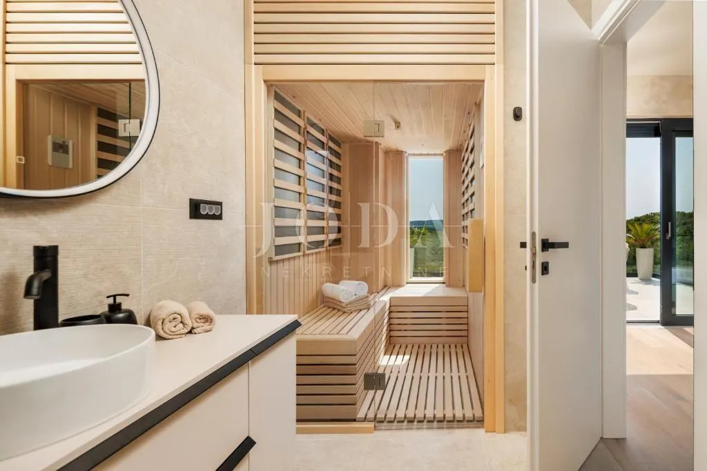 labin, okolica, moderna villa s bazenom i privatnim wellnessom - slika 40