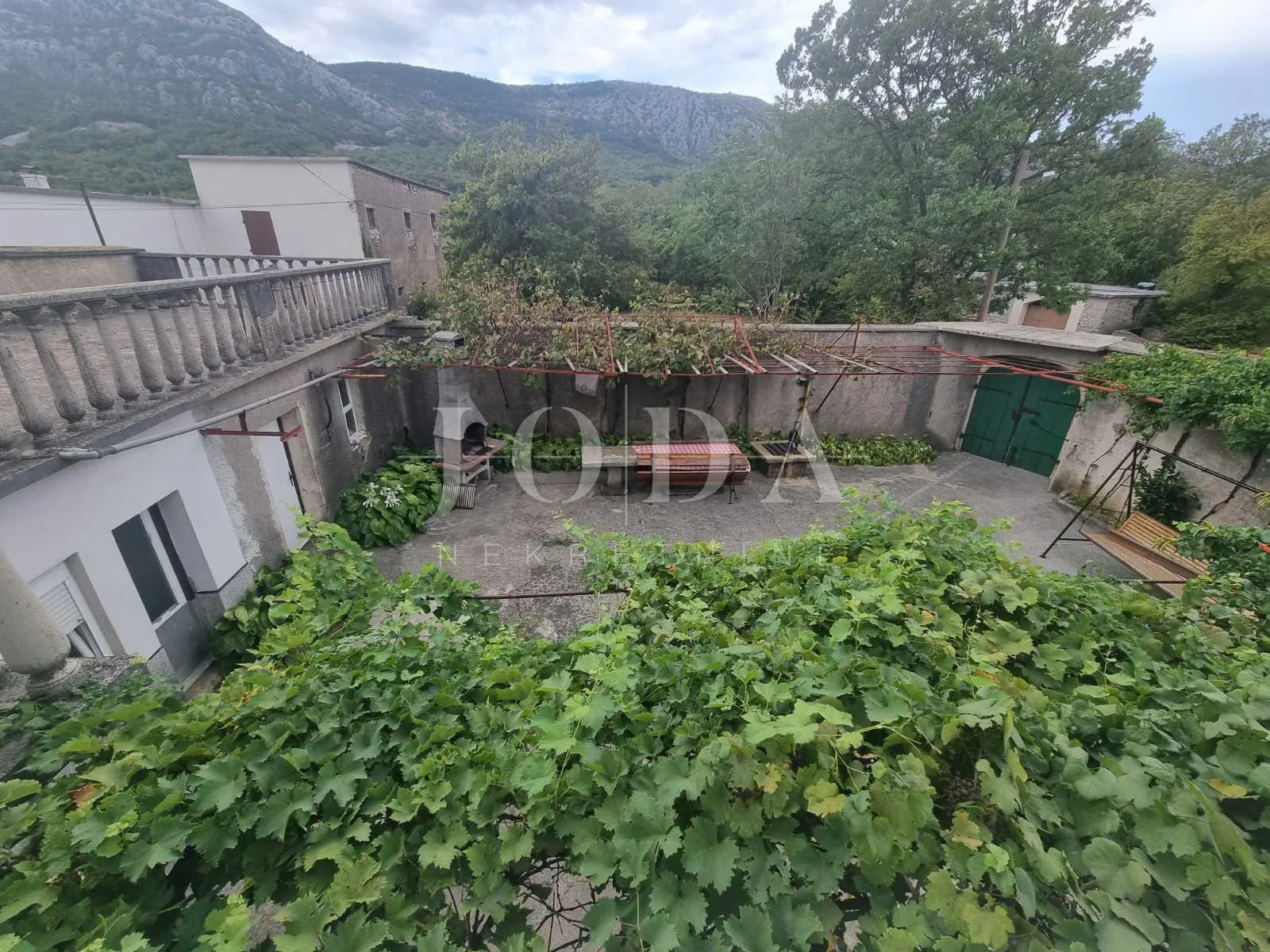 tribalj, kuća,gospodarska zgrada, prostrana okućnica i oranica - slika 2