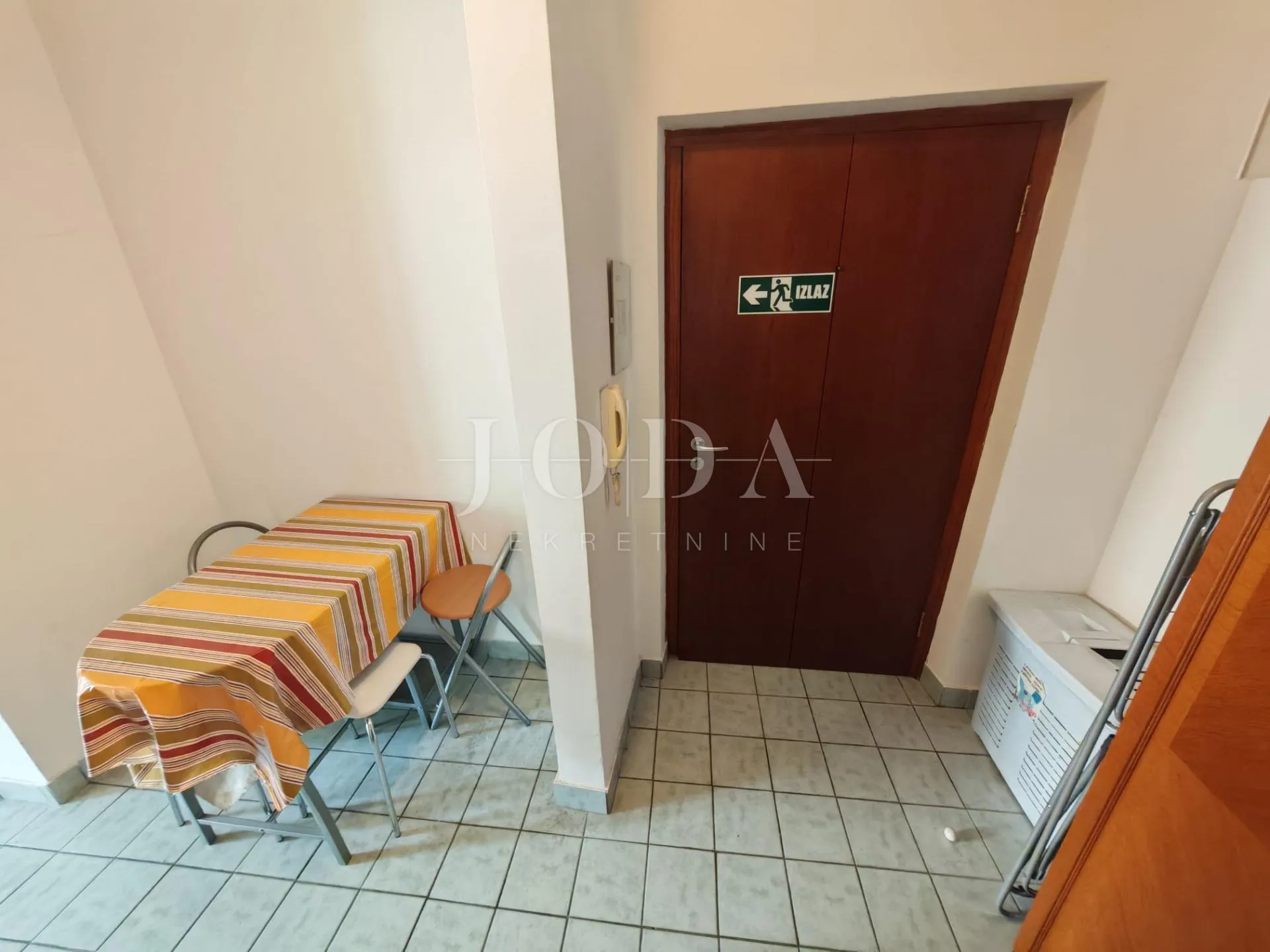 stan u centru 35m2 100m od plaže - slika 8