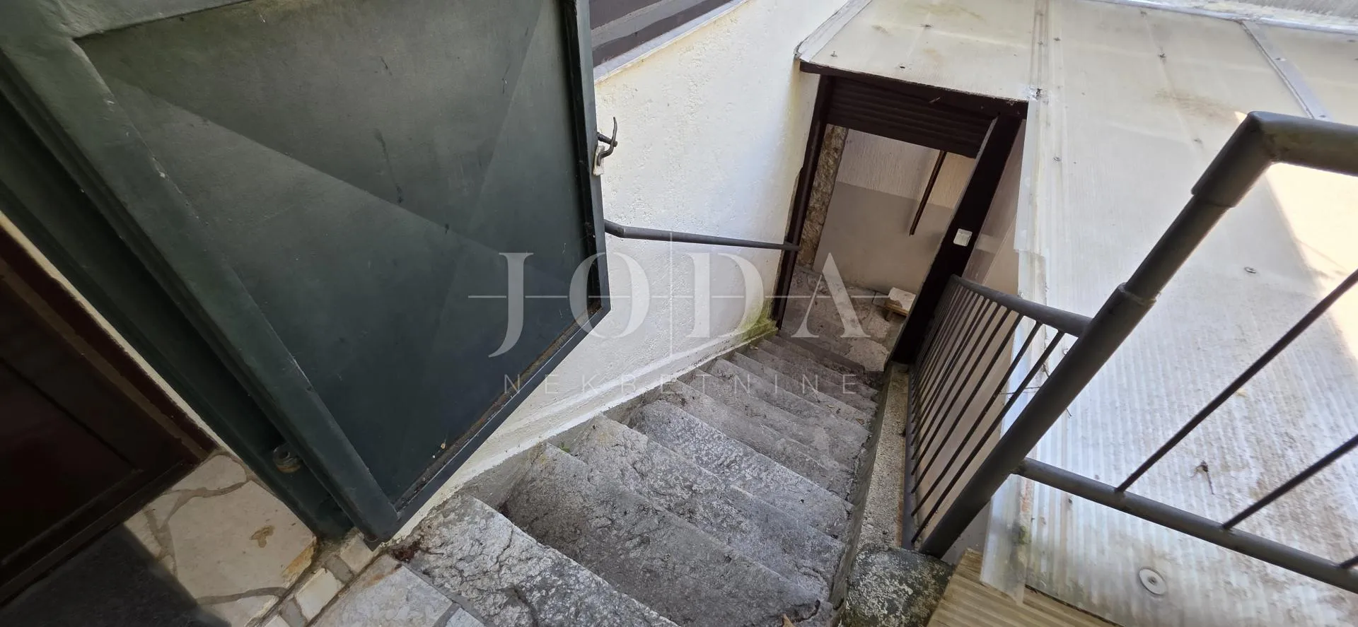 bribir: kamena kuća s pogledom na more i okućnicom - slika 23