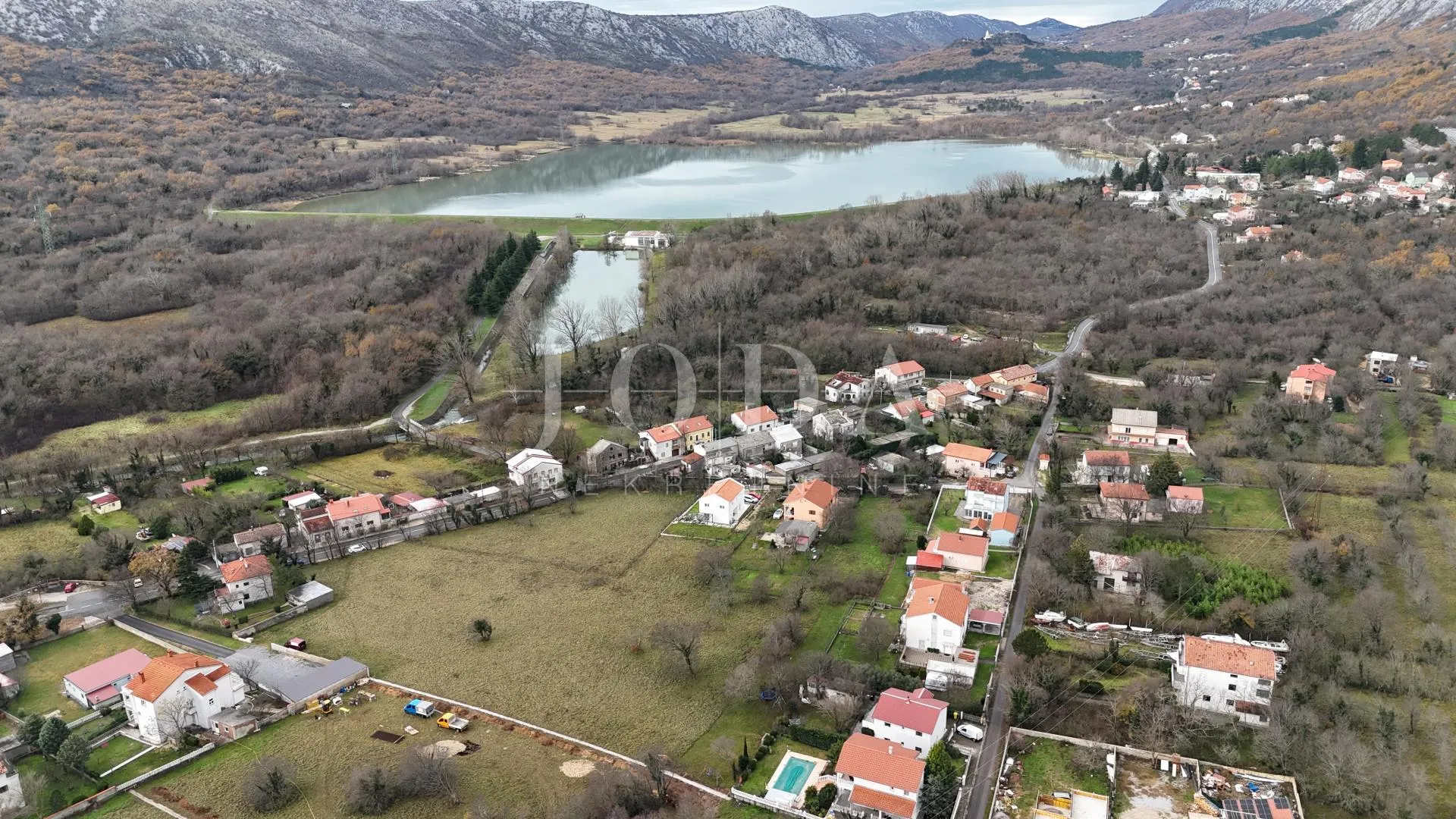 Tribalj – Građevinsko zemljište u centru, ravan teren, infrastruktura na parceli - Tribalj, Vinodolska općina