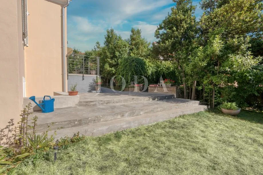 kraljevica - dvojna kuća s okućnicom 453 m², turistički uhodan - slika 4