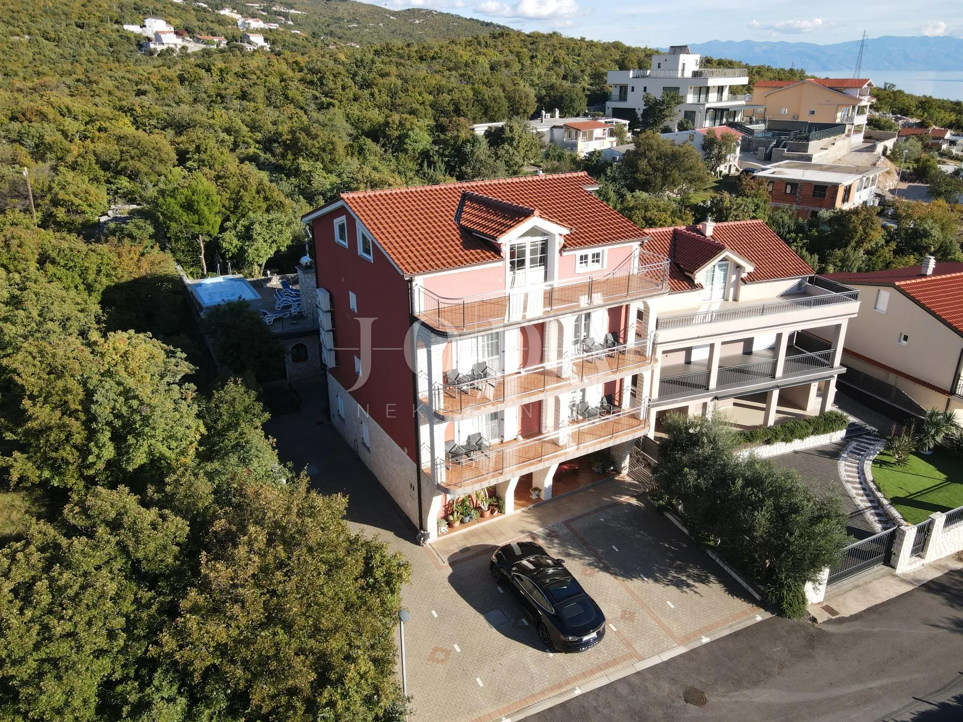 Crikvenica velika etaža potpuno opremljena i namještena