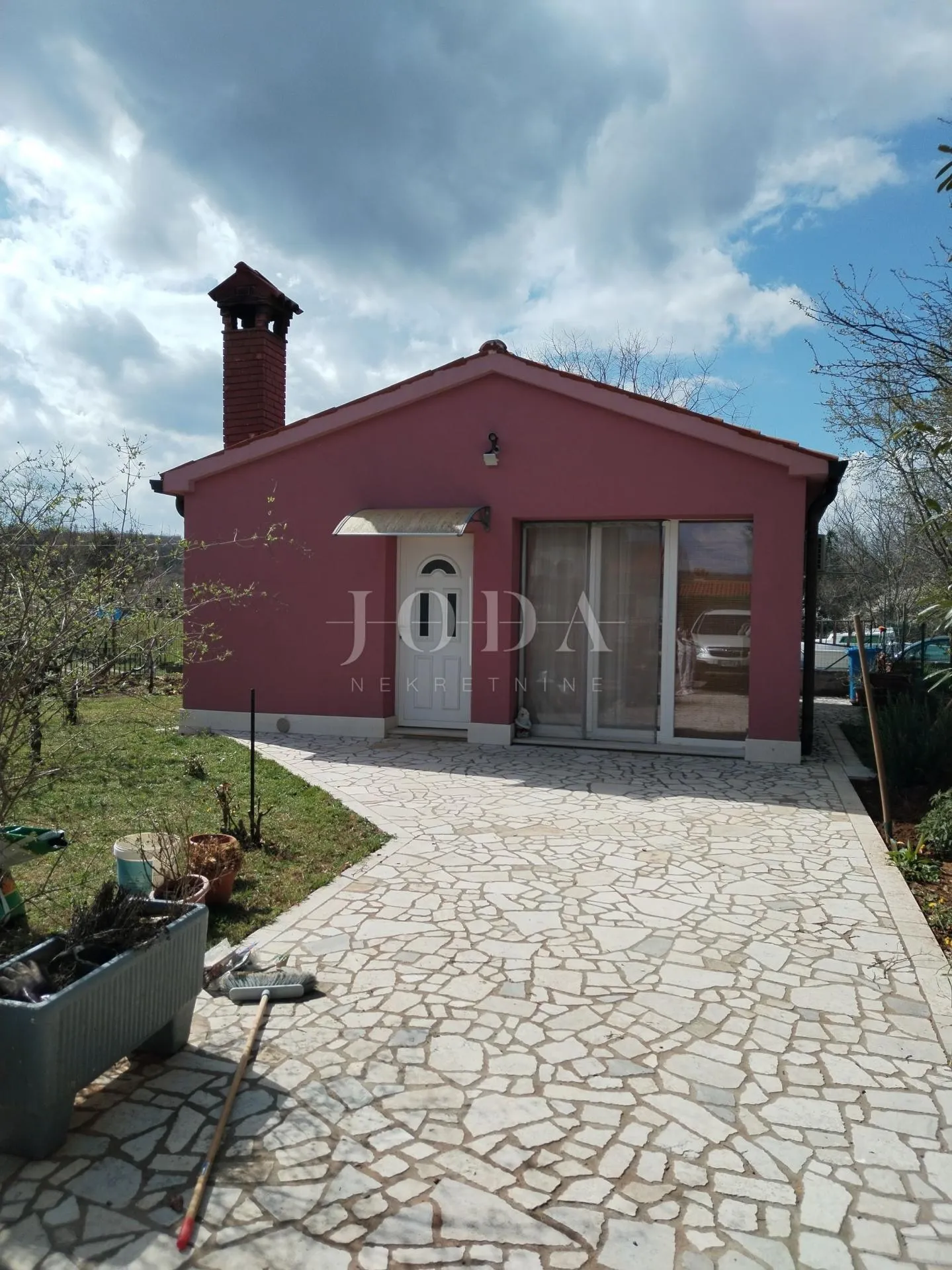 labin, okolica, komforna kuća sa bazenom i pomoćnim objektom - slika 27