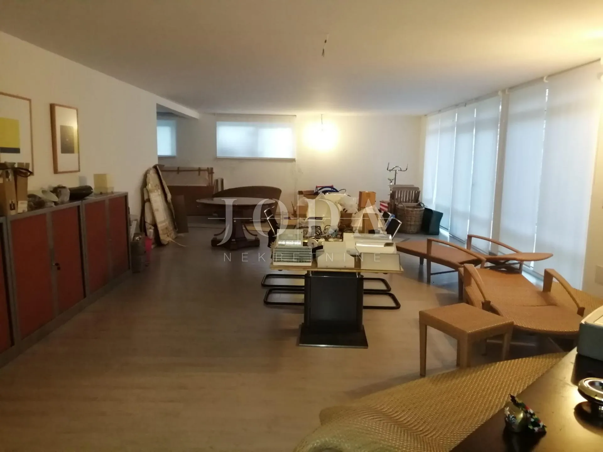 2 vile s bazenom + poslovni prostor na jednoj parceli od 2.700 m2 - slika 74