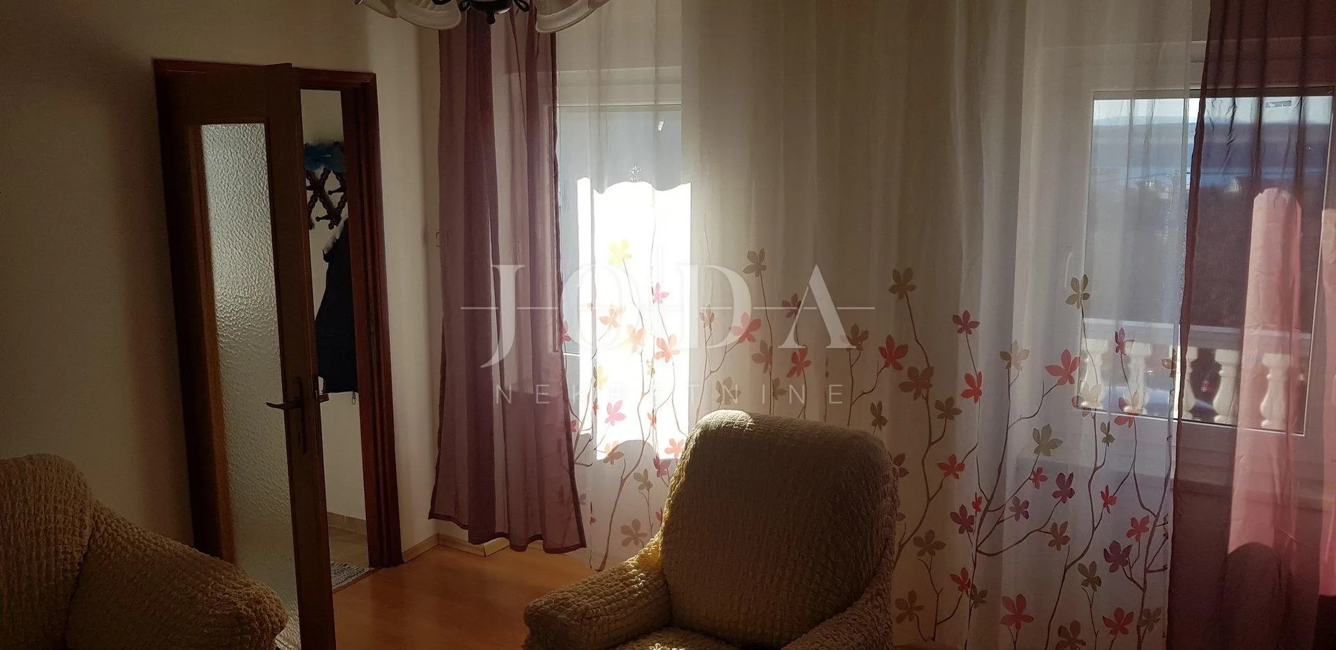 jadranovo kuća sa tri stana - slika 22