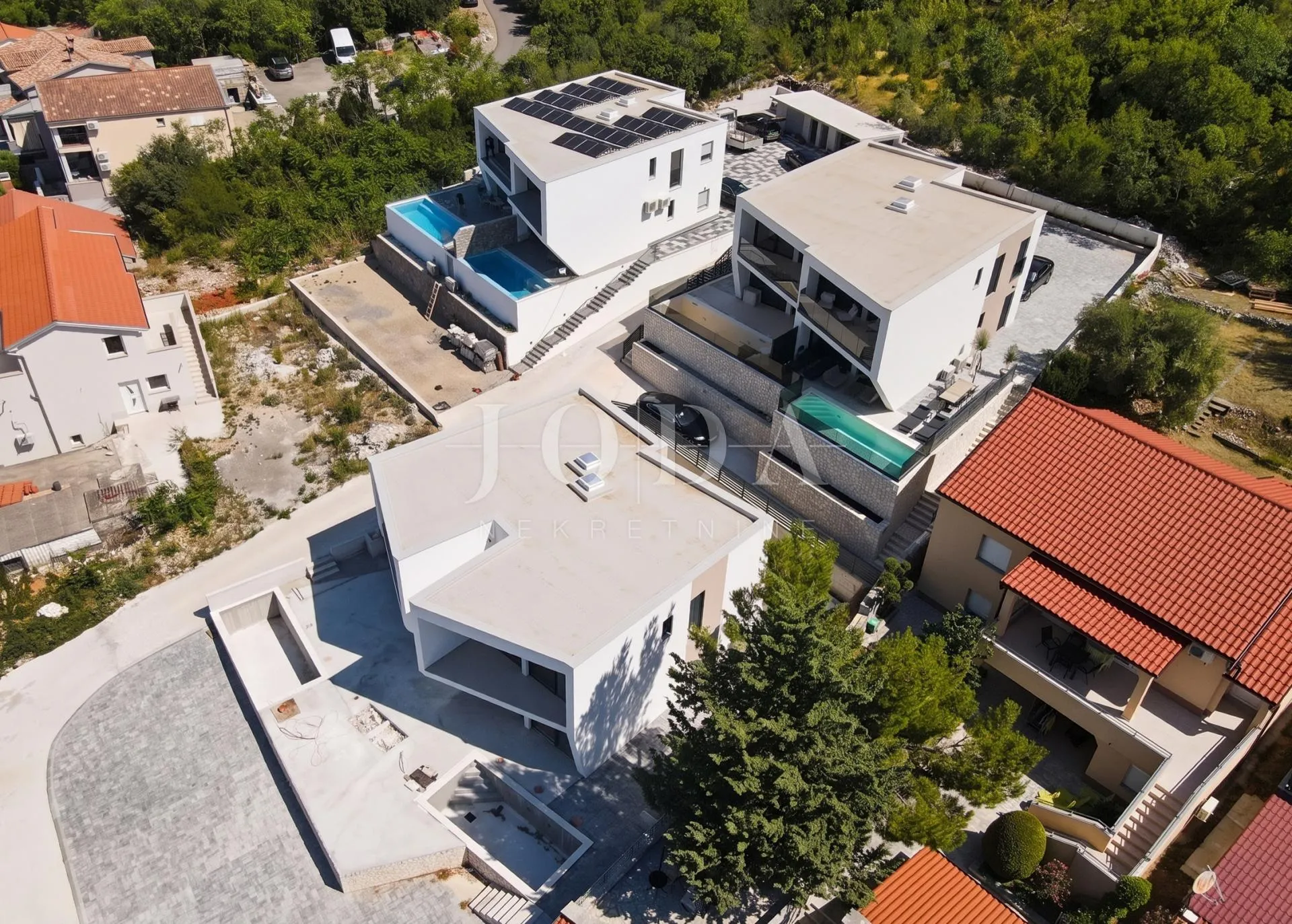 jadranovo, moderna dvojna kuća s bazenom - slika 21