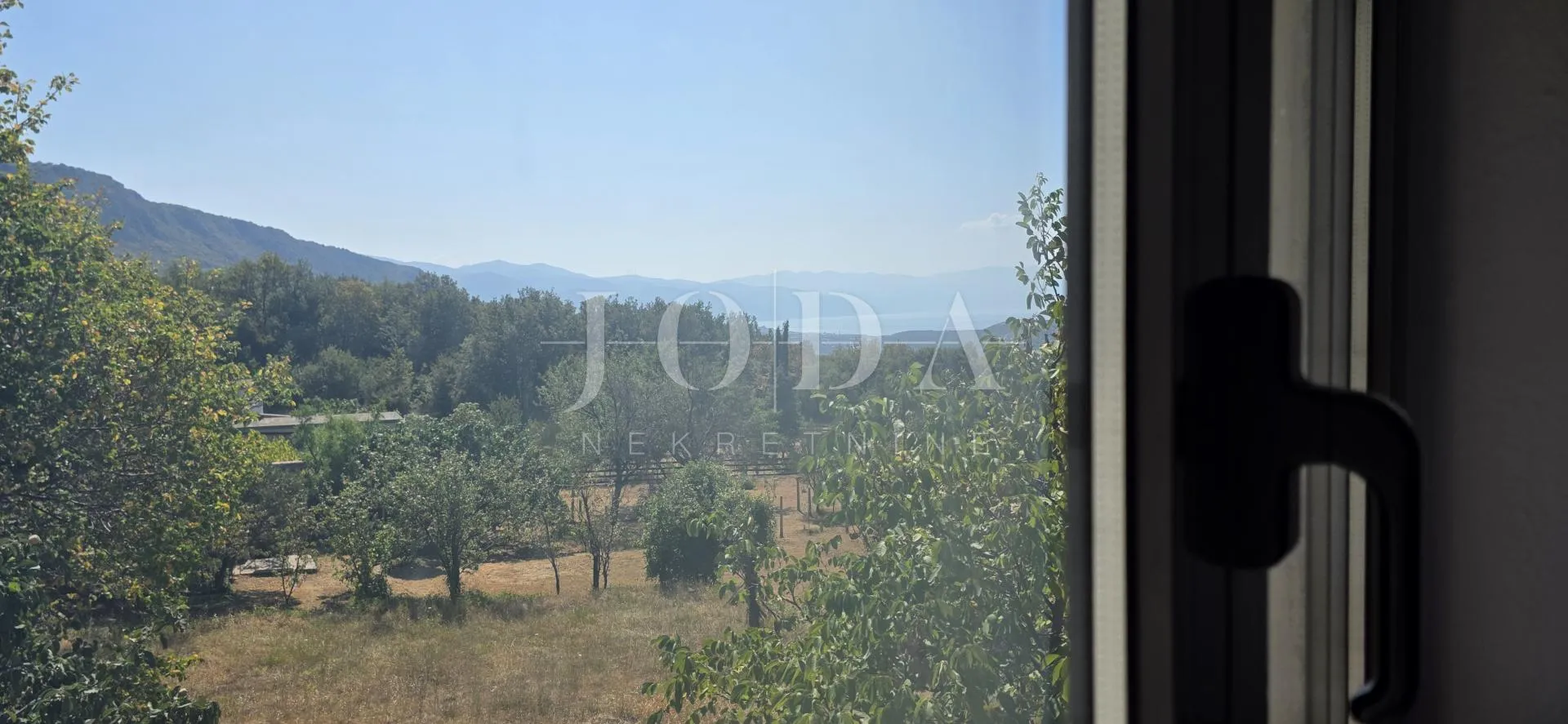 bribir: kamena kuća s pogledom na more i okućnicom - slika 28