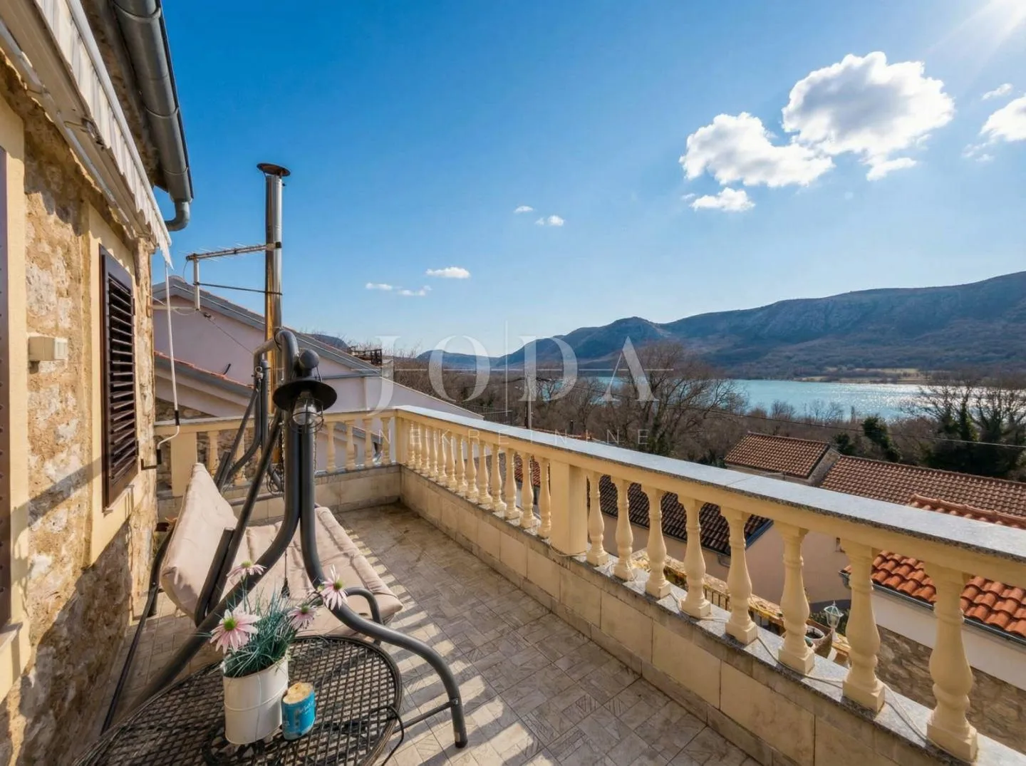 tribalj, autohtona kuća sa pogledom na jezero - slika 1